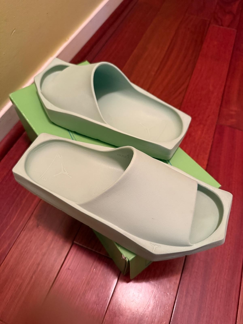 Jordan Hex Slide in Pistachio Frost